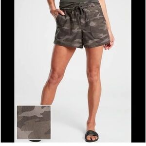 Athleta camo Farralon short size 6